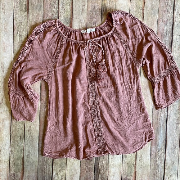 Rust colored 3/4 length crochet detail top - Picture 2 of 5